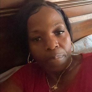 Meet your Posher, Monique